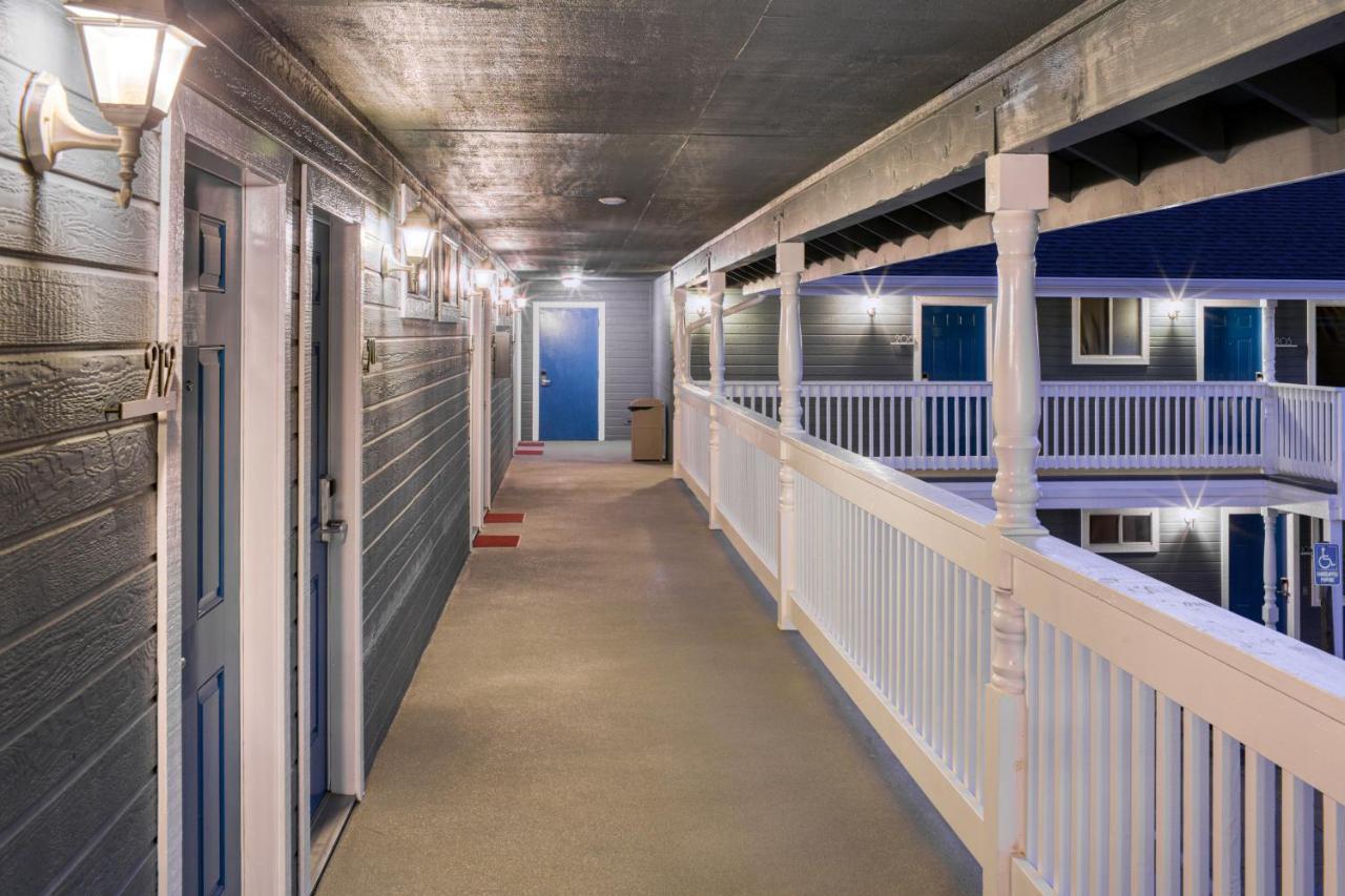 קאמבריה Creekside Inn Downtown מראה חיצוני תמונה